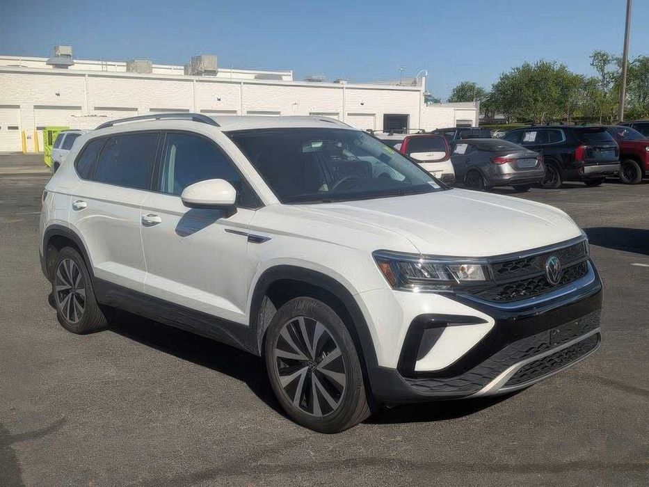 Volkswagen Taos      2022
