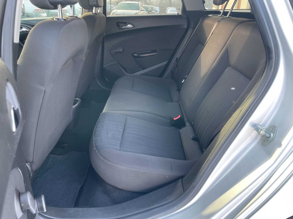 Opel Astra 2011 дизель