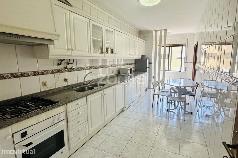 Apartamento T4 Com Garagem Fechada Em São Vitor - Braga