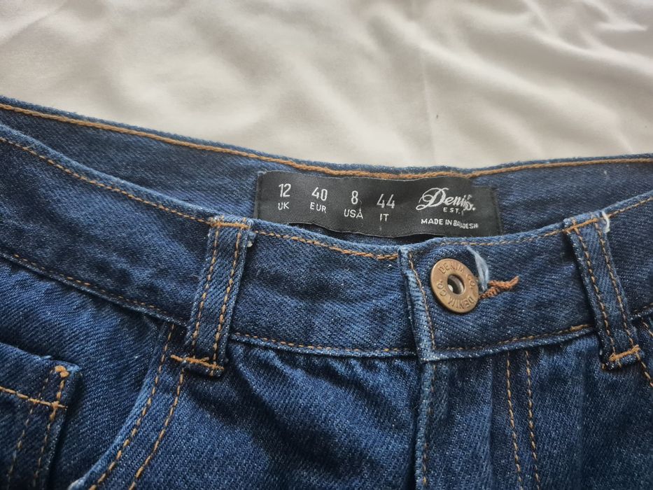 Calção ganga com rasgos