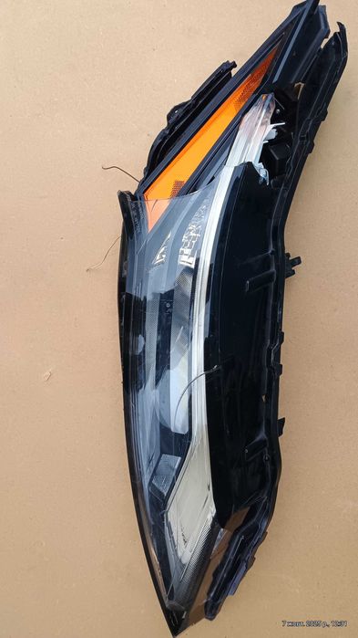 Фара ДХО права Nissan Rogue Т33 під відновлення.