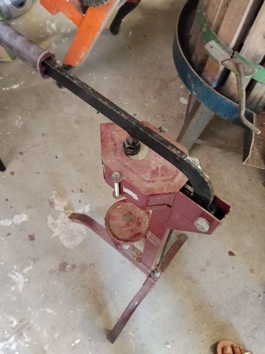 Vindima - Máquina manual de colocar rolhas (arrolhador de chão) para garrafas de vinho.