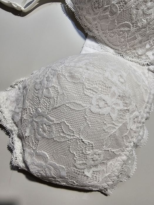 Biustonosz koronkowy Intimissimi C