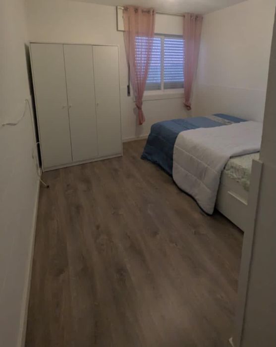 Quarto para arrendar de casal