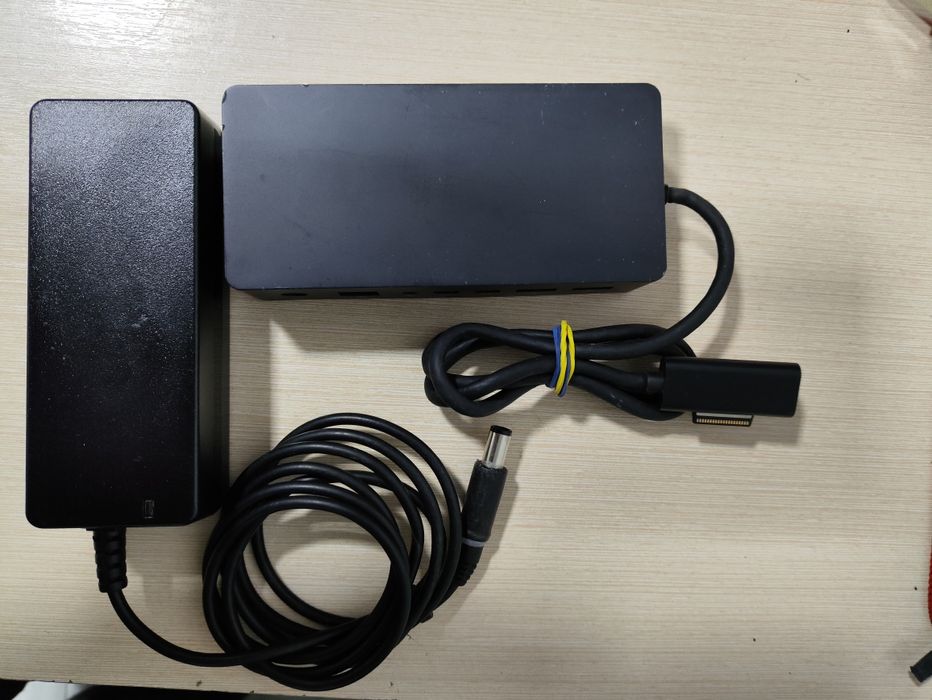 Док-станція Microsoft Surface Dock 1661 з новим блоком живлення