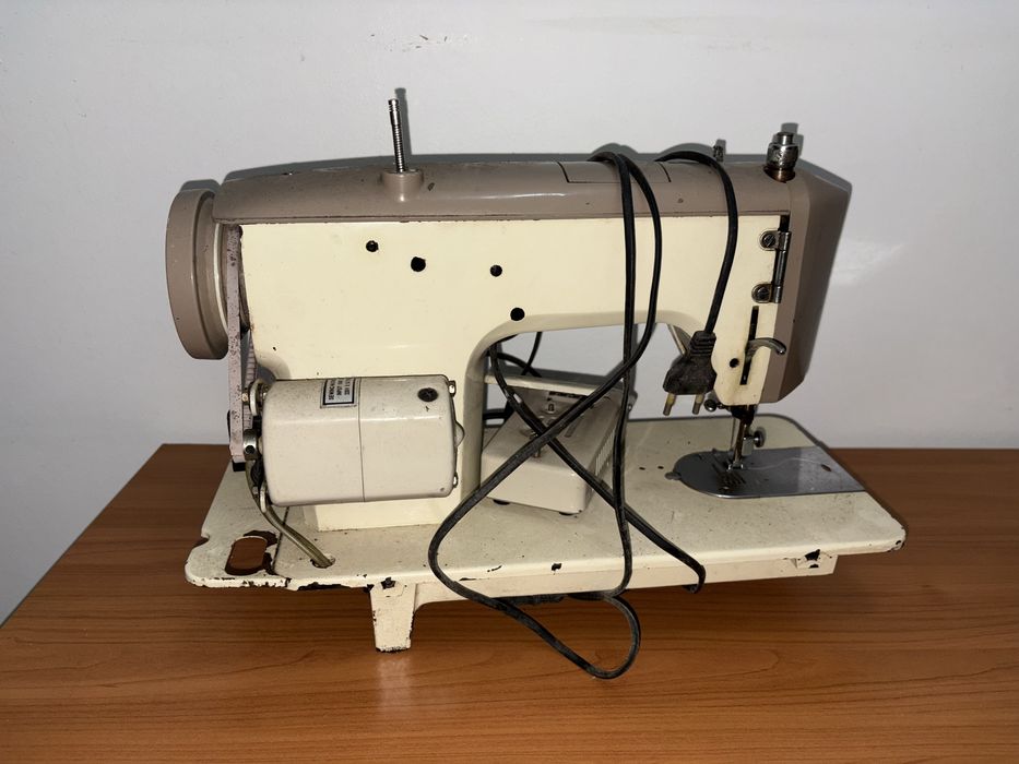 Máquina de costura elétrica