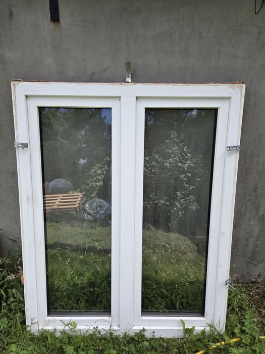 Okno PCV białe, dwuskrzydłowe – 116 cm x 146 cm – stan bardzo dobry