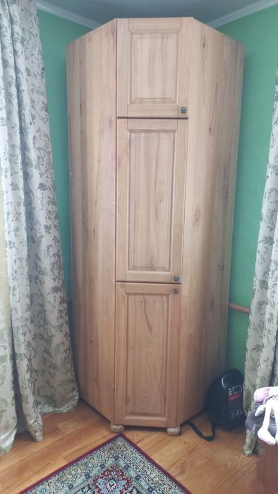 Три шафи з ясеня