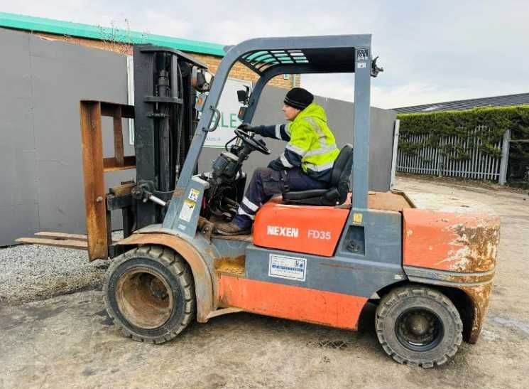 Погрузчик вилочний навантажувач NEXEN FD35 3,5 тони 5 метрів 2010 РІК