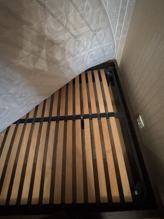 Ліжко з ламелями