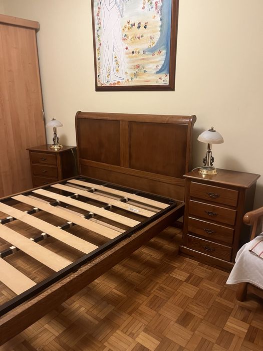 Recheio de quarto em madeira