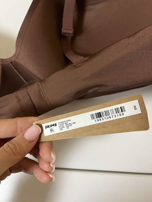 Бюстгалтер Skims Wireless Form t-shirt demi bra in garnet 95c