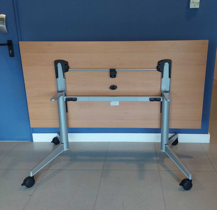 Secretária dobrável Steelcase 180x80x73cm ( mesa Reunião) Oportunidade