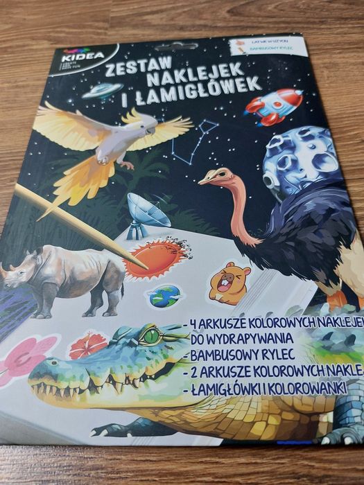 Zestaw naklejek i łamigłówek