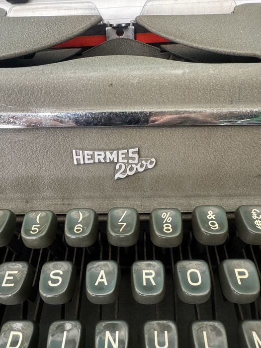 Maquina de escrever Hermes 2000