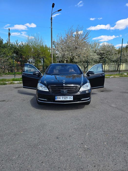 Весільний кортеж Авто преміум класу Прокат погодинно Авто на свята з водієм м. Хмельницький оренда