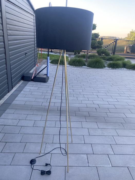 lampa stojąca do pokoju lub salonu