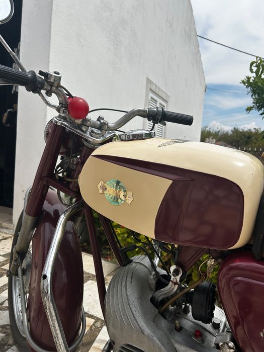 Vendo Vespa 50s restaurada e famel sierra 50s