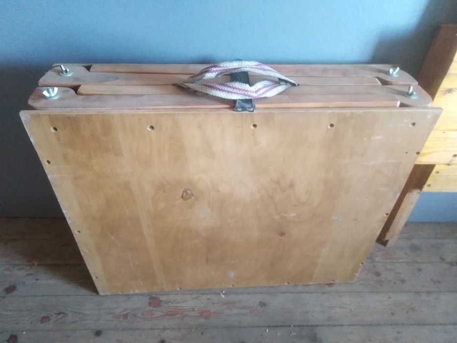 Стіл розкладний зі стільчиками