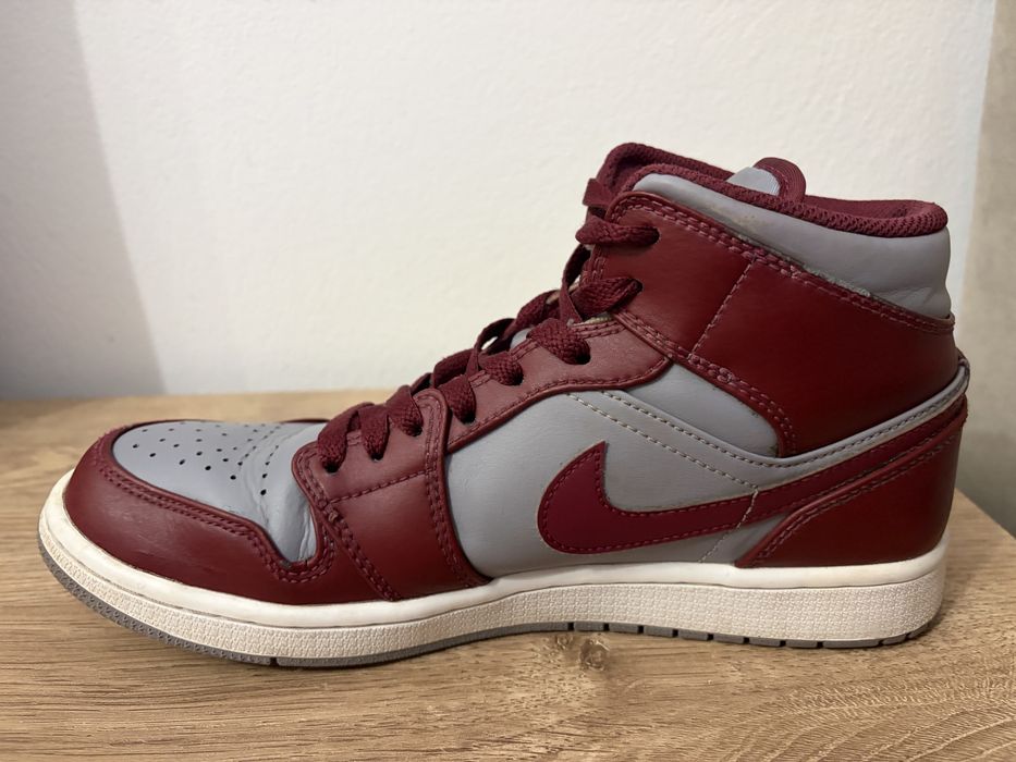 Кросівки  Nike  чоловічі Air Jordan 1 Mid Red/Grey Dq8426-615
