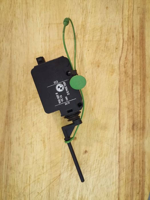 Замок лючка бака bmw