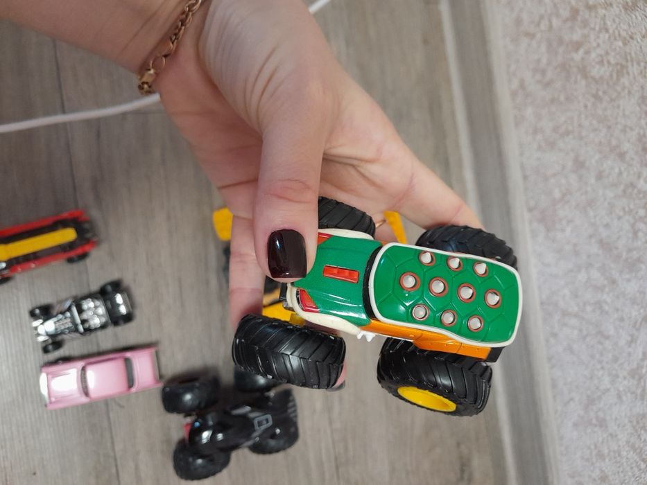 Автомобілі Хотвілс