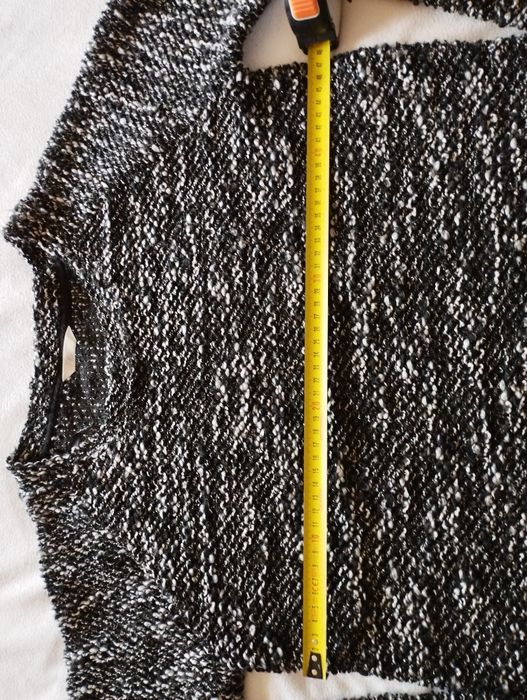 Sweter z błyszczącą nitką