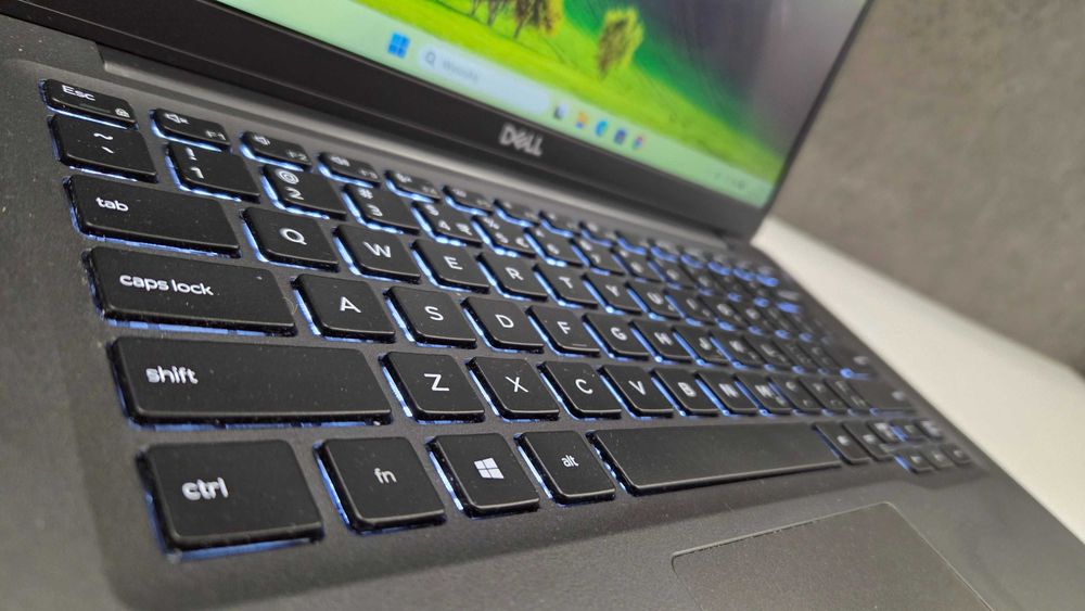 Dotyk Dell Latitude 7400 i5 8365U 8GB 256SSD FHD IPS Laptop Windows 11