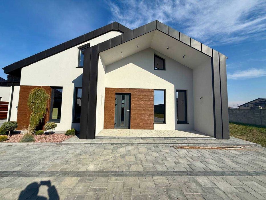 Продаж окремостоячого будинку за Авторинком