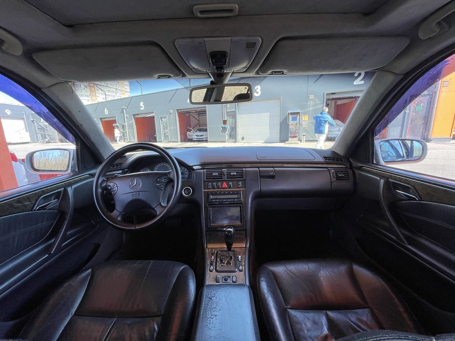 Продам Mercedes-Benz E-Class 2001