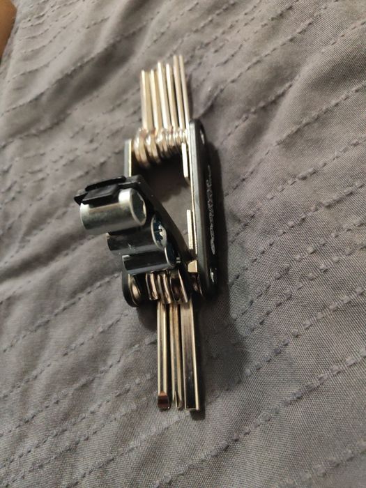 Multitool rowerowy śrubokręt imbusy klucze nasadowe do szprych