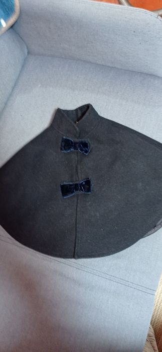 Capa azul escura com laçarotes