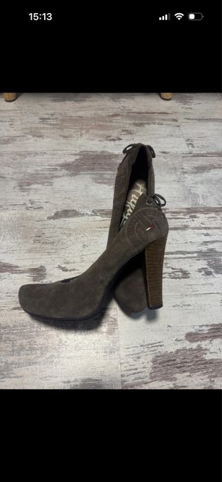 Buty na obcasie Tommy Hilfiger