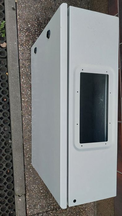 Szafka licznikowa rozdzielnia elektryczna z płytą montażową