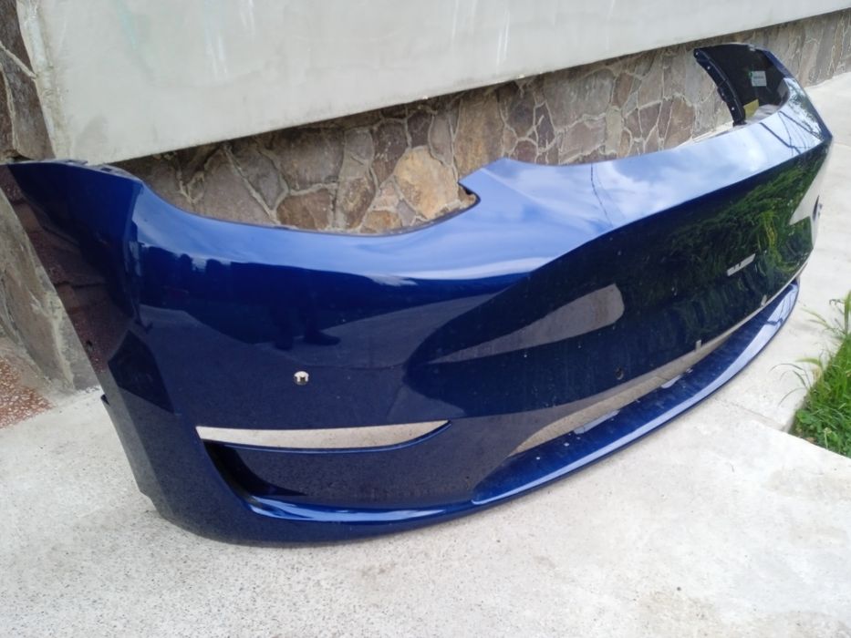 Передній бампер Tesla Y