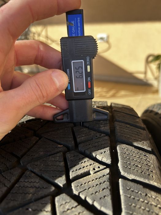 Резина BRIDGESTONE 215*65 r16 зимова 2019 року