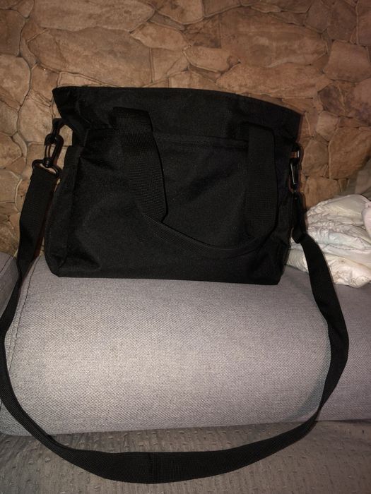 Czarna torba do wozka.