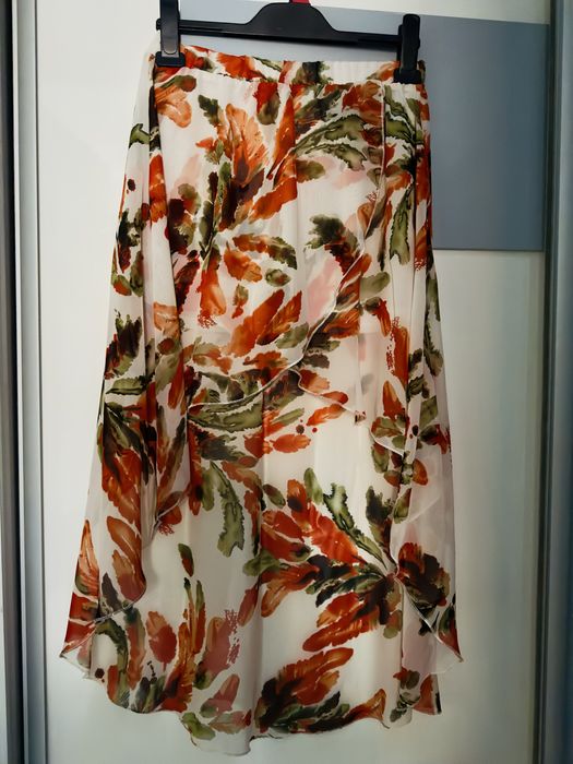 Asymetryczna spódnica r.S/M top secret krótszy przód