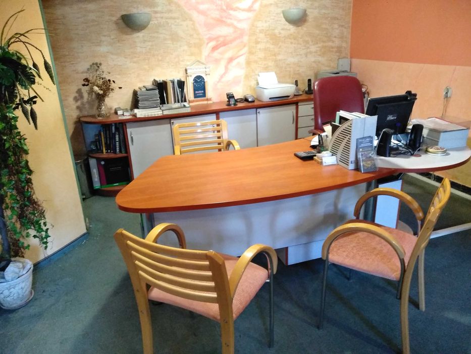 Sprzedam meble biurowe.