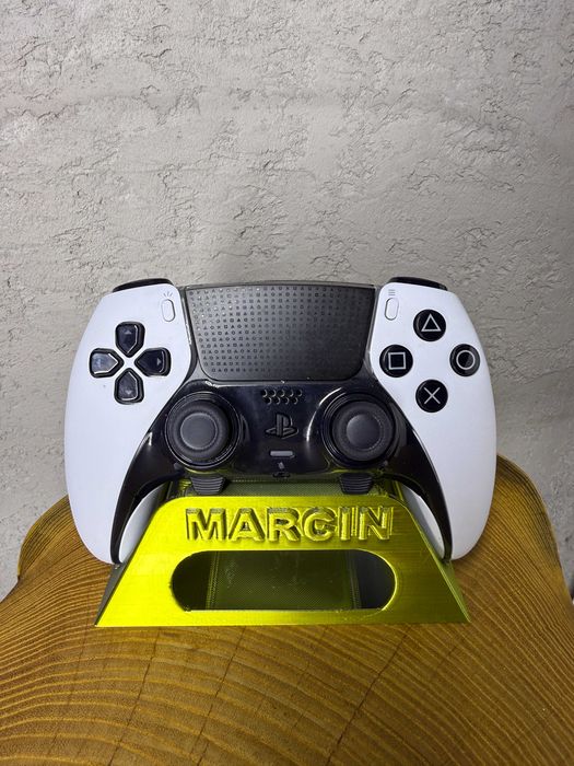 Podstawka, uchwyt, stojak na Pada do PS5 – Druk 3D, Personalizowany