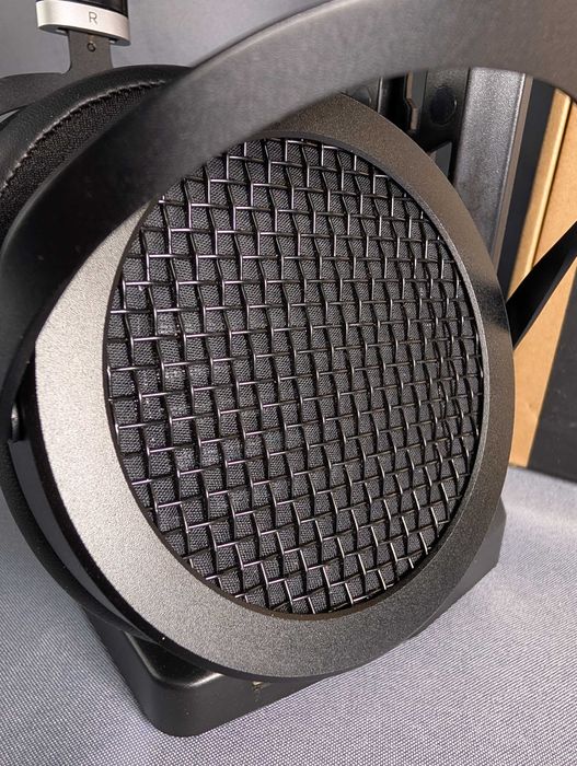 HiFiMan Sundara - słuchawki planarne otwarte - pudełko i kabel