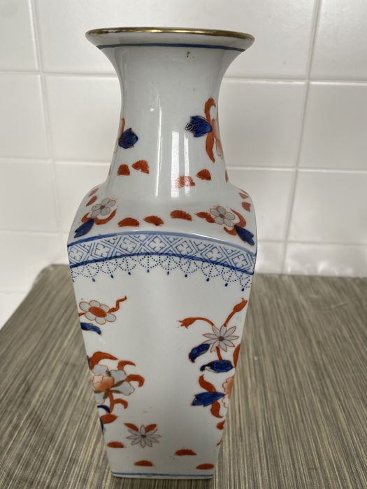 Jarrão antigo em porcelana chinesa mandarim, pintado à mão.