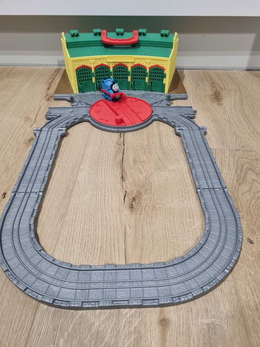 Zestaw Tomek i Przyjaciele take-n-play Domkowo + Tomek