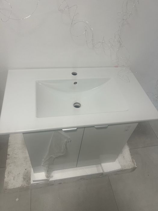 Wisząca szafka z umywalką nowa