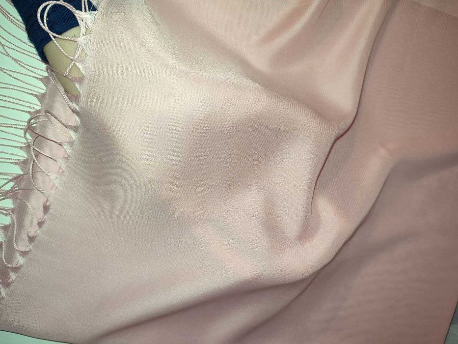 Палантін світло-рожевий, легкий, для літа.