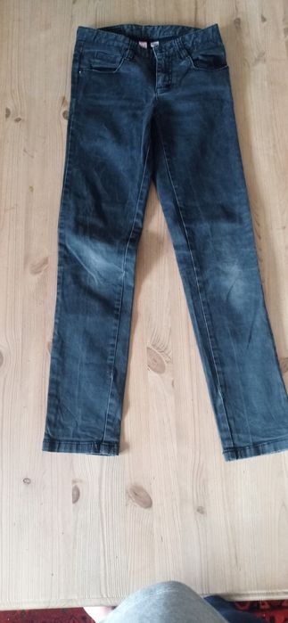 Spodnie czarne jeansy 152