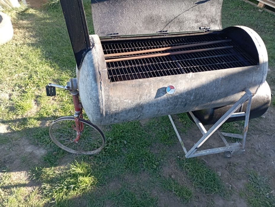 Wędzarnia grill na kołach