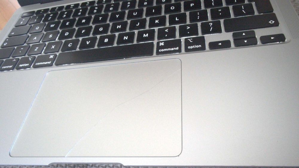 MacBook Air M1 8GB — sprawny, ślady użytkowania, niższa cena