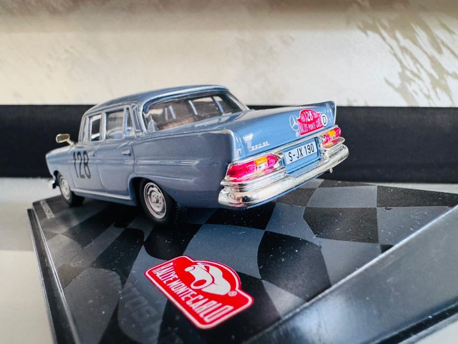Mercedes benz 220se 1:43