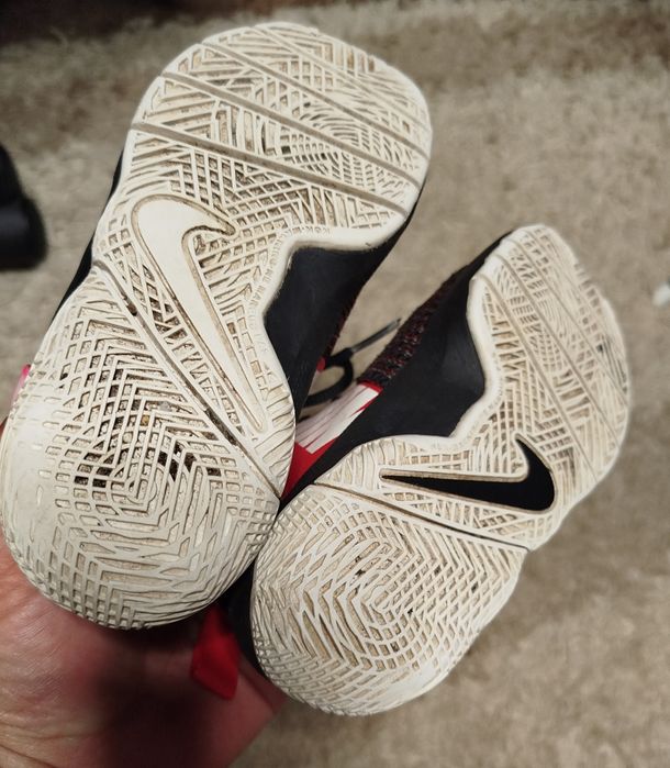 Buty sportowe chłopięce Nike rozmiar 28 stan bardzo dobry